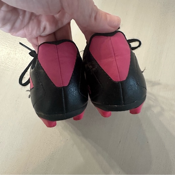Adidas Kids Black and Pink Lace Up Soccer Cleats Sz 12K GUC - Picture 4 of 8